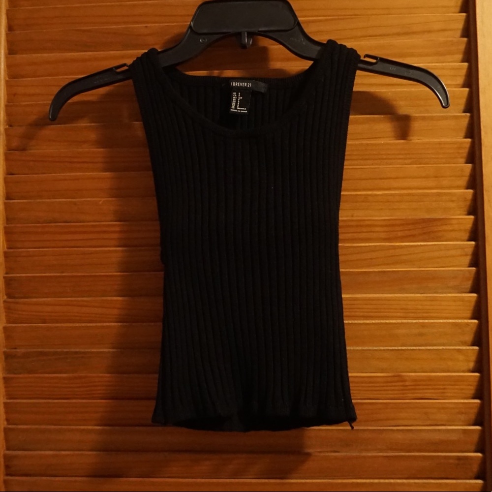 💓iiSALE!! 💓Forever 21 Black Crop Top